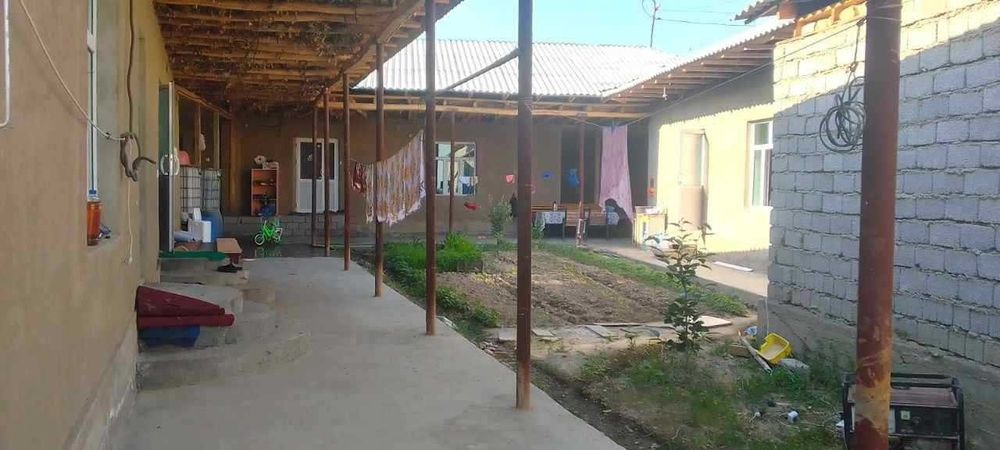 Uy sotiladi kelishadigan joyi bor