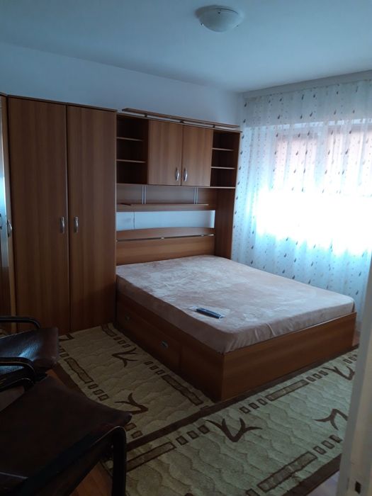 Închiriez garsoniera