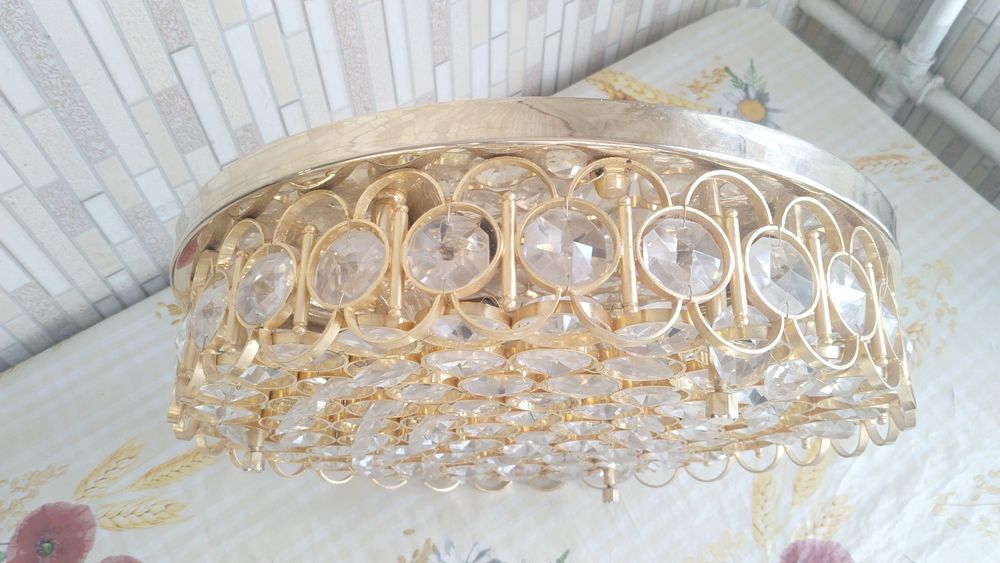 Продам люстру под золото