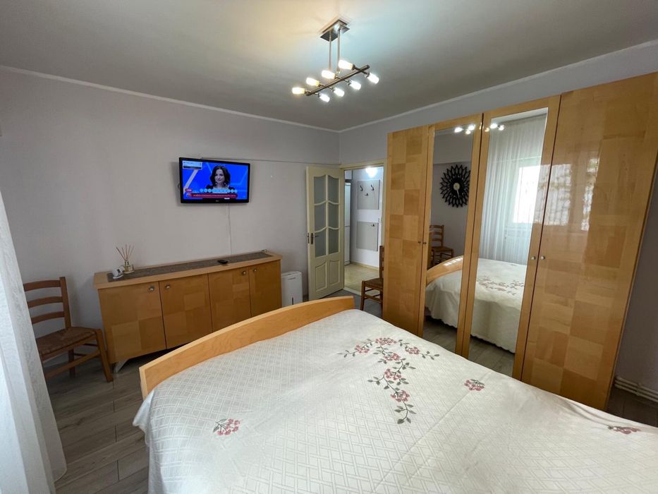 Apartament 1 cameră utilat, I.C.Frimu et. 1 28 mp  lângă școala gimnazială Miron Costin Preț 1500 lei