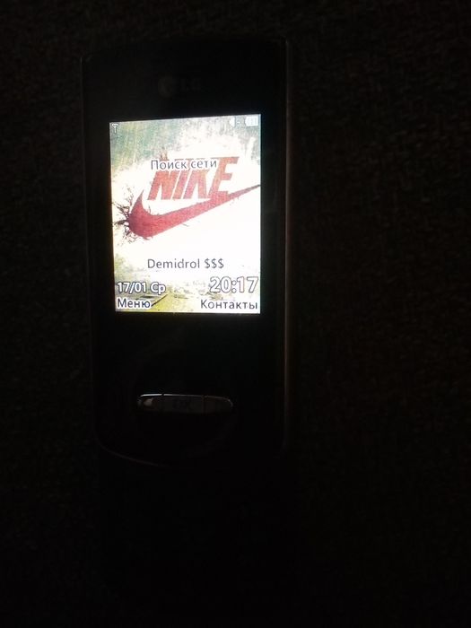 Продам телефон слайдер LG