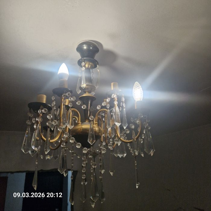 Срочно продам люстру