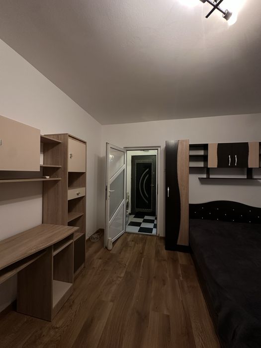 Persoana fizica-închiriez garsoniera