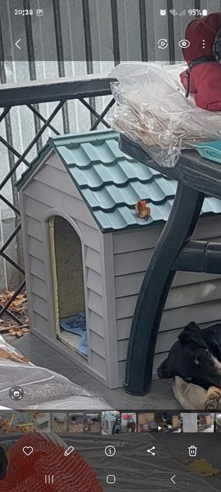 Будка для собаки пластиковая.