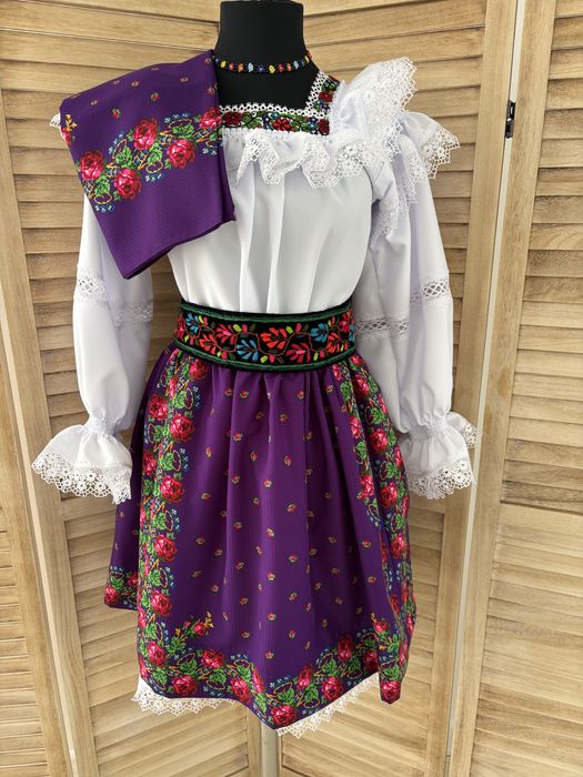Costum popular pentru femei de Maramures complet