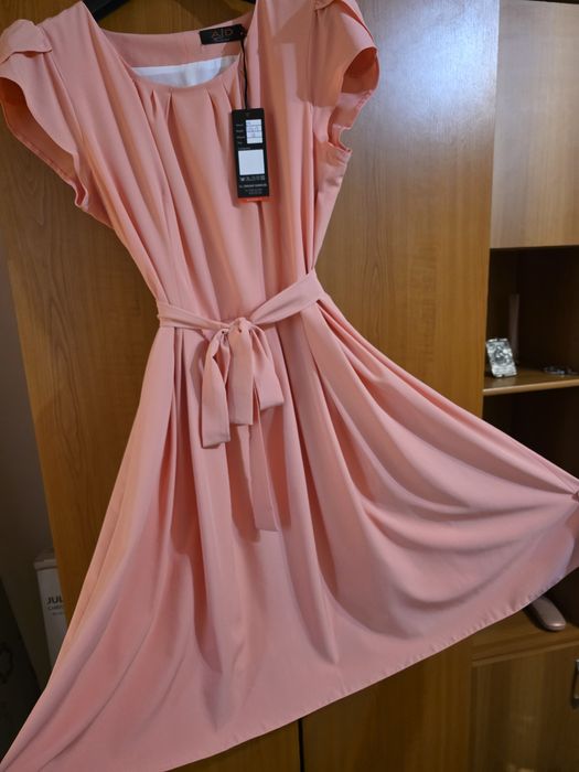 Vând rochiță noua