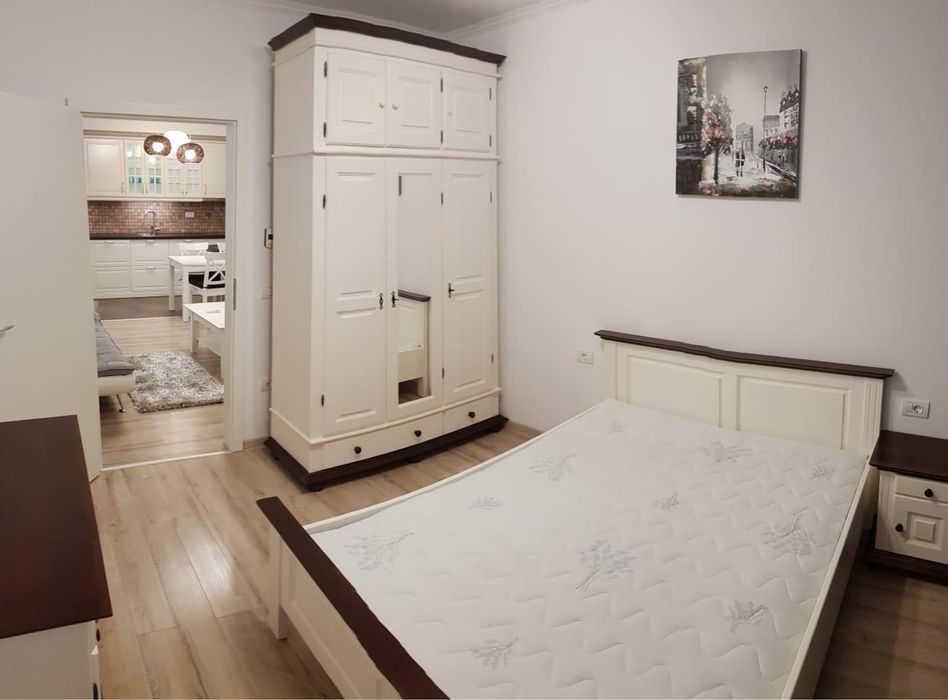 Vand apartament 3 camere