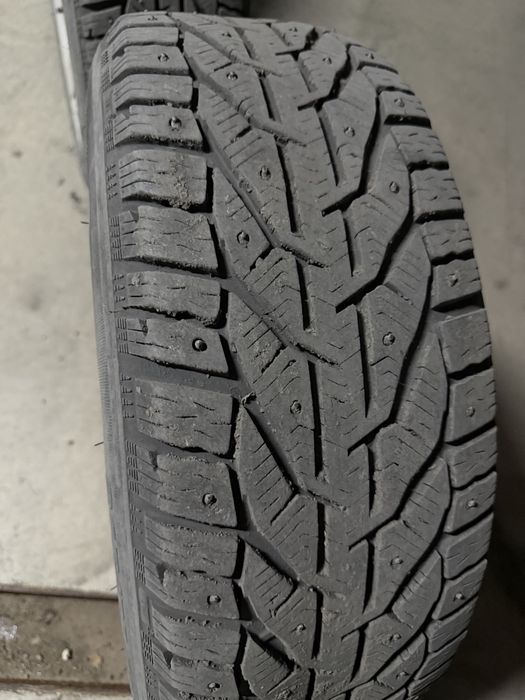 215/55 R16 Мерседес Е230 лупарик