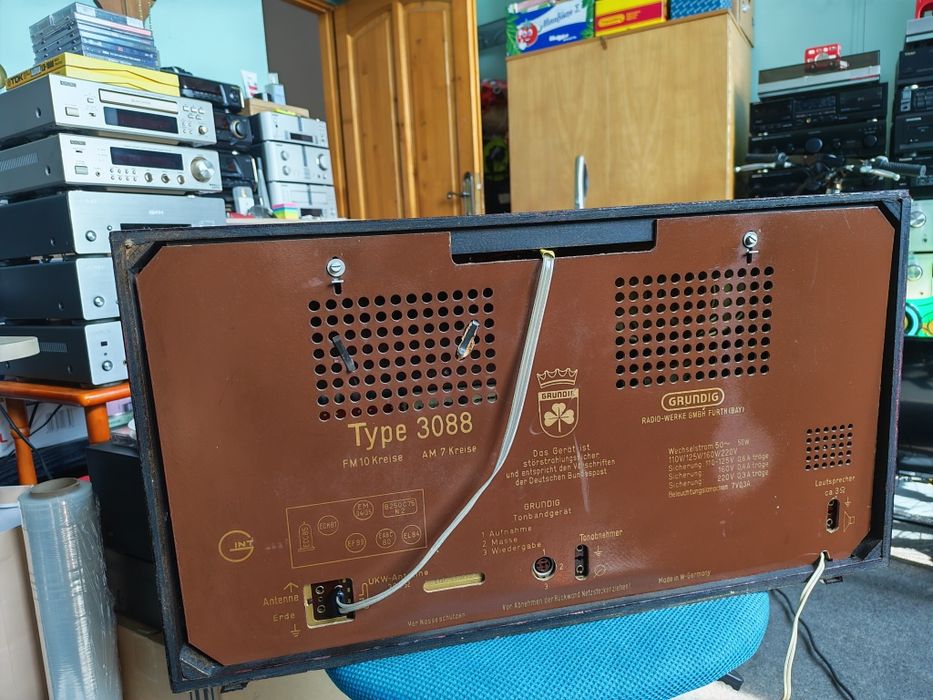 Vând radio Grundig pe lămpi 3088