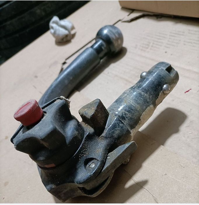 Cârlig remorcare,Polo 4 9N,an 01-09,asigur expedierea coletului avanta