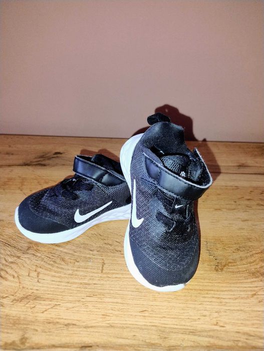 Маратонки Nike revolution 6