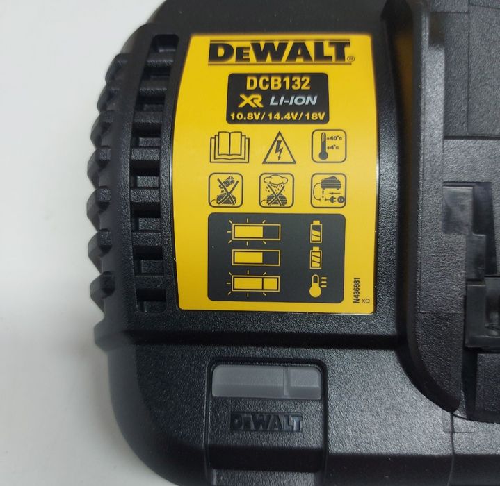 Зарядно устройство Dewalt DCB132