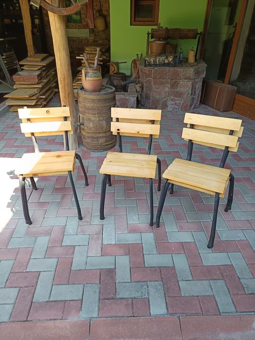 Scaune și masa exterior / terasa