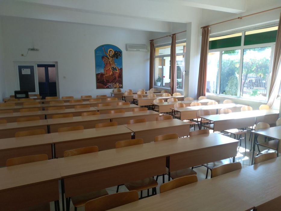 ВУАРР в широк център на гр. Пазарджик отдава под наем помещения.