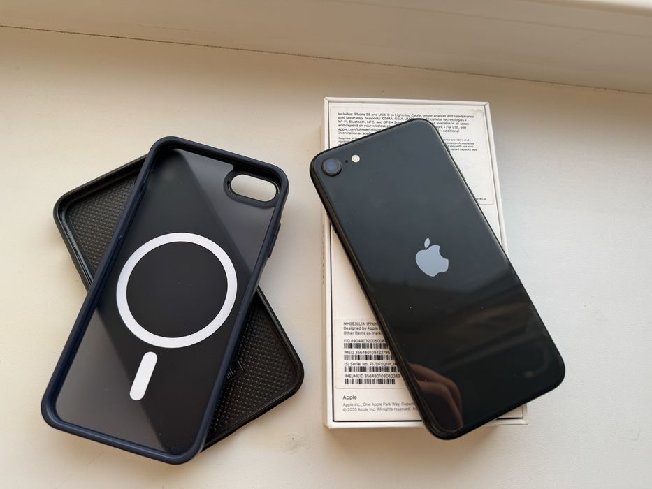 Продам Айфон SE 2020