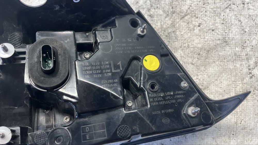 Tesla 3 ляв стоп