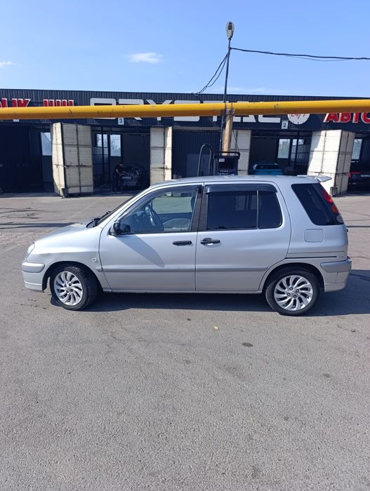 Продам Toyota Raum 1998