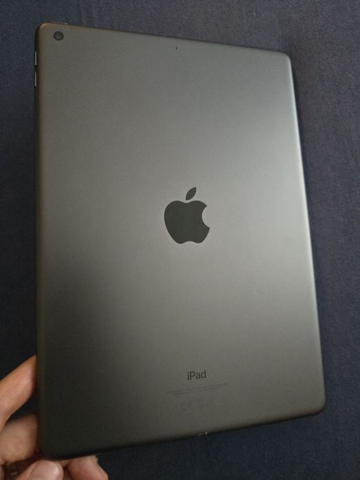 Tableta Apple iPad 9th Gen 2021 10.2 inch 64GB Wi-Fi - 91% battery health - garanție 07.2026