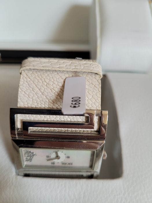 Часовник VERSACE