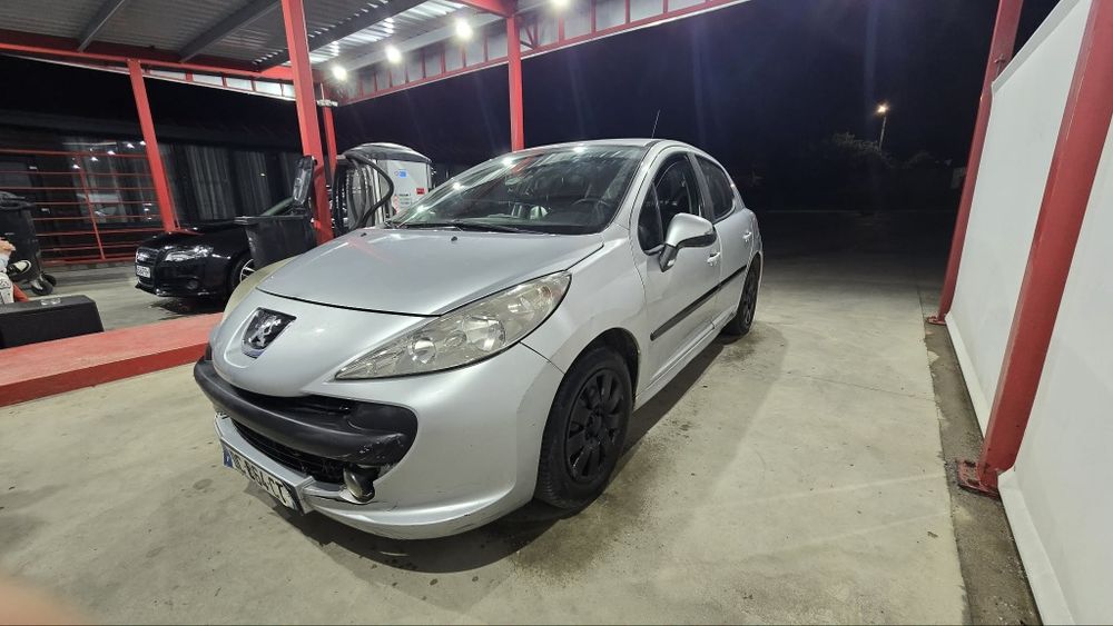 Vând Peugeot 207