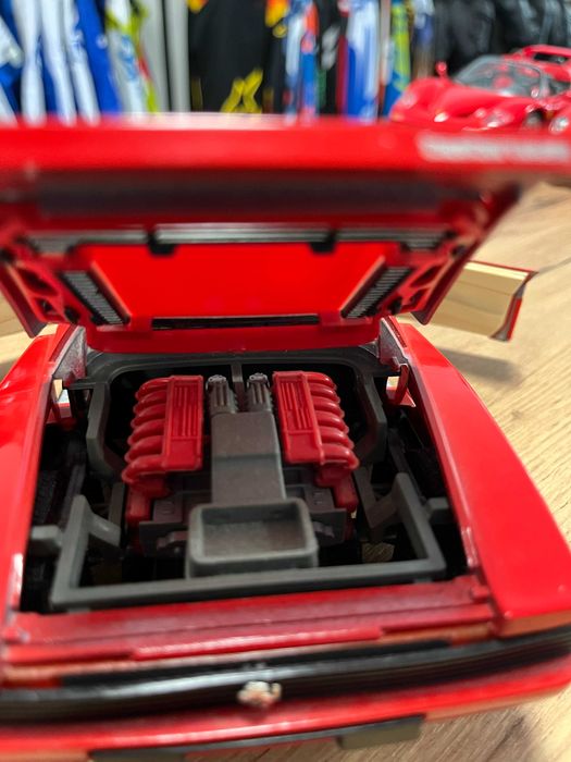 Метална колекционерска количка модел BURAGO FERRARI  1984г.1:18