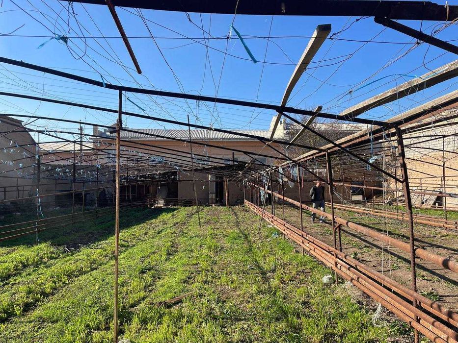 Yer sotiladi 8 sotok, GAZ , SVET, SUV BOR , Yaxshi maxallad joylashgan