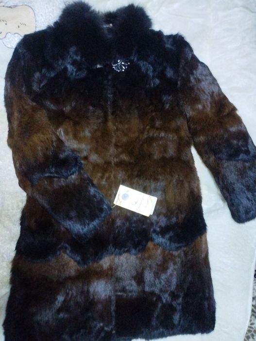 Shuba sotiladi, deyarli kiyilmagan, yangi. Narxini kelishamiz