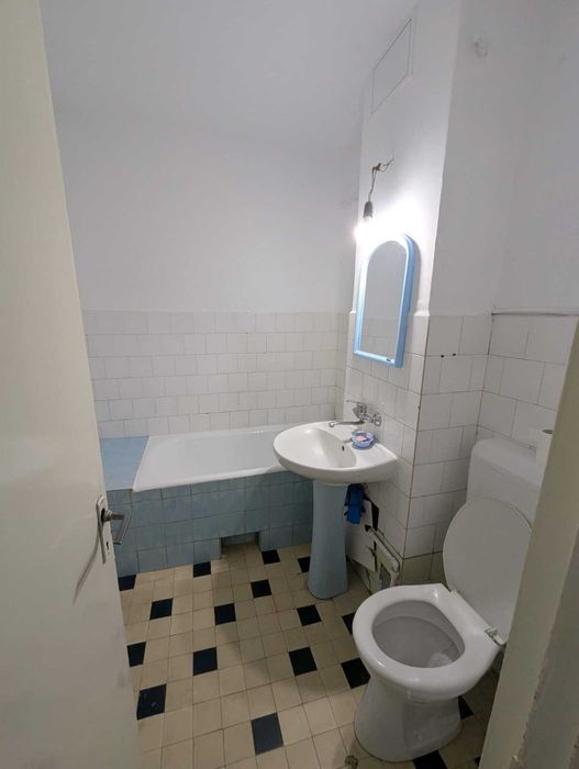 De închiriat – Apartament 3 camere, etaj 1