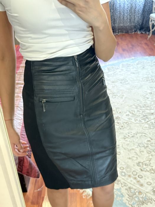 Юбки выше колена