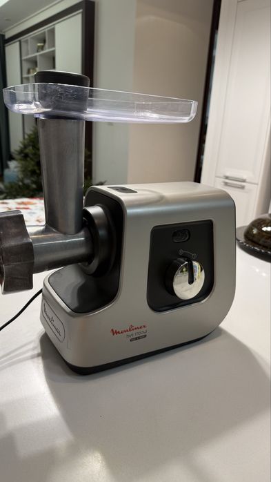 Продам мясорубку Moulinex