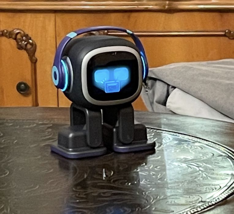 Robot Emo Go Home , desktop AI pet