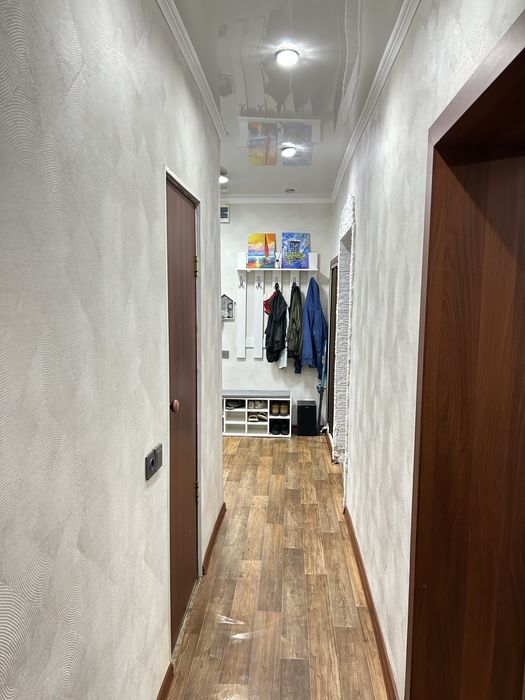 Продается двух комнатная квартира старого типа