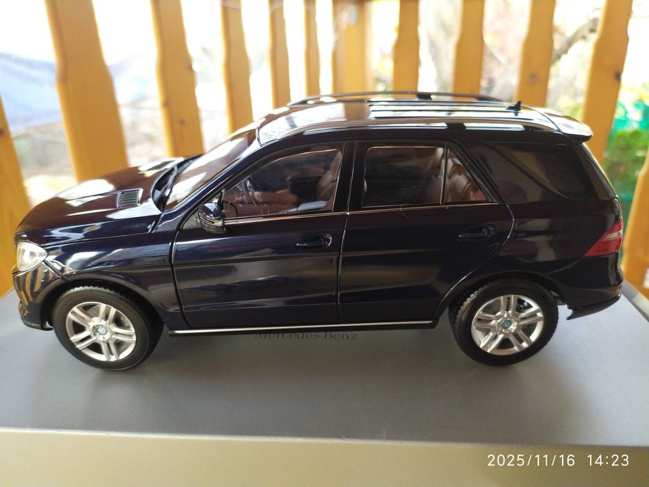 1:18 Метален модел на Mercedes M Klasse ML 2011 Minichamps