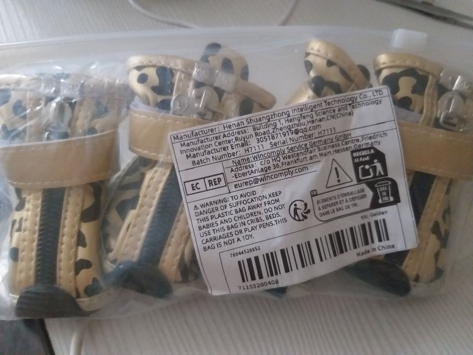 Продам новую обувь для собак