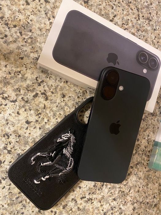 продам iPhone 16 срочно.