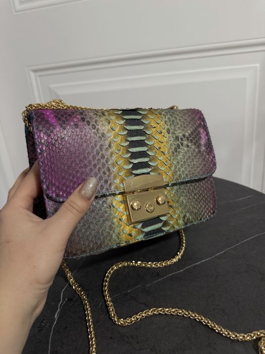 Сумка из кожи питона.