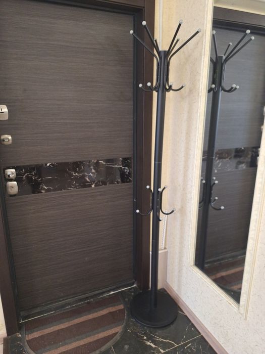 продаю новую вешалку для одежды