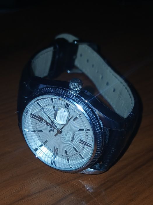 Rolex soat sotiladi