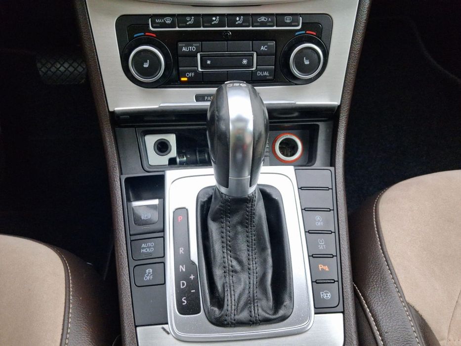 Volkswagen Passat AUTOMAT 2.0 tdi 140 cp  euro 5  panoramic navigatie piele xenon led