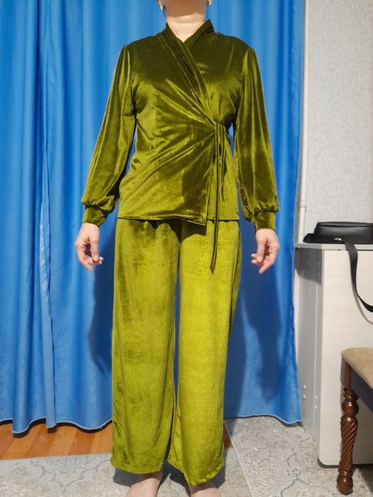 Платье зелёного цвета