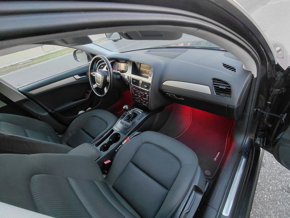 Vand audi pe benzina 1.8