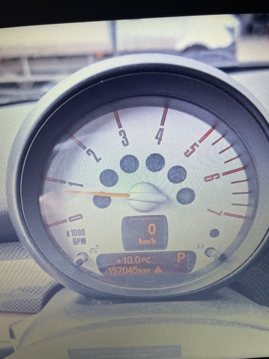 Продавам лек автомобил