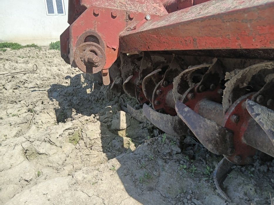 Vând freza in stare buna