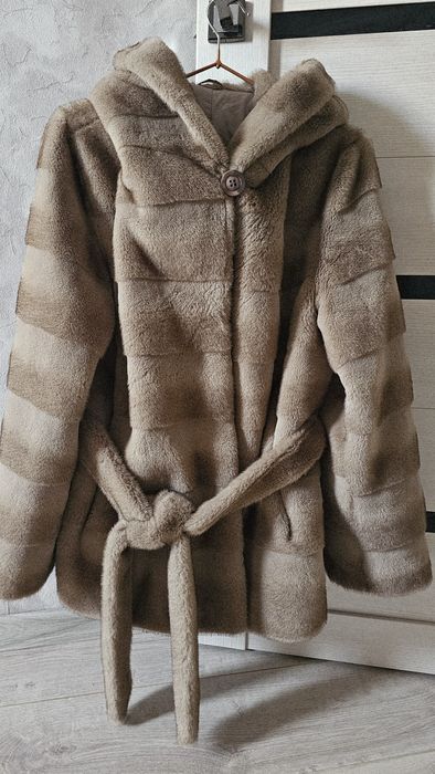 Продам женскую теплую одежду