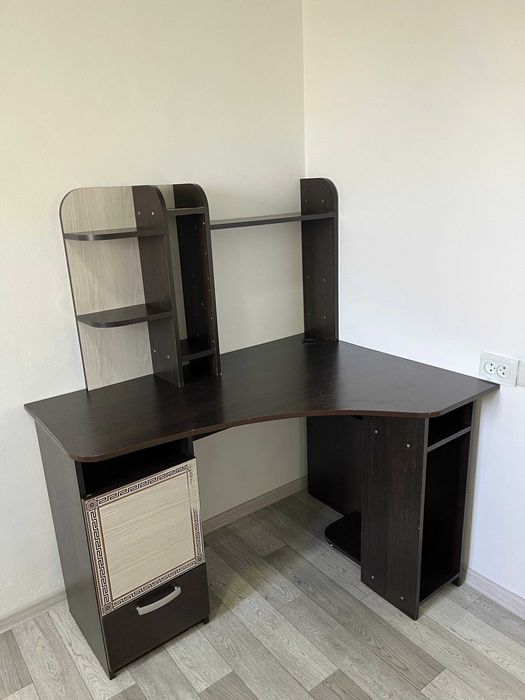 Продам угловой стол компьютерный