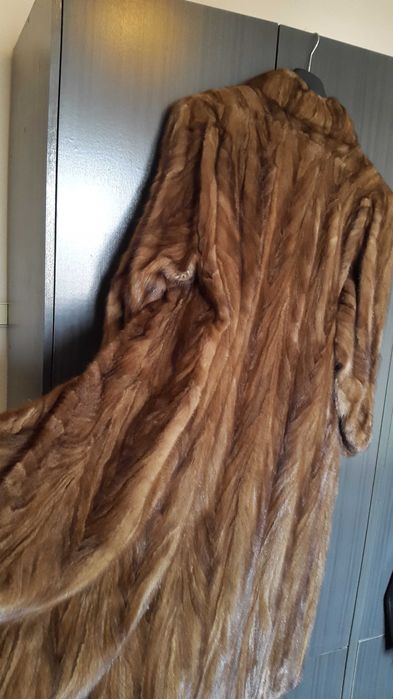 Елегантно кожено палто от визон