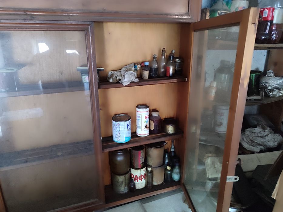 Стол обеденный продам.