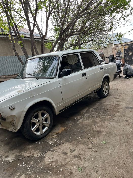 Жигули ваз 2107  на ходу