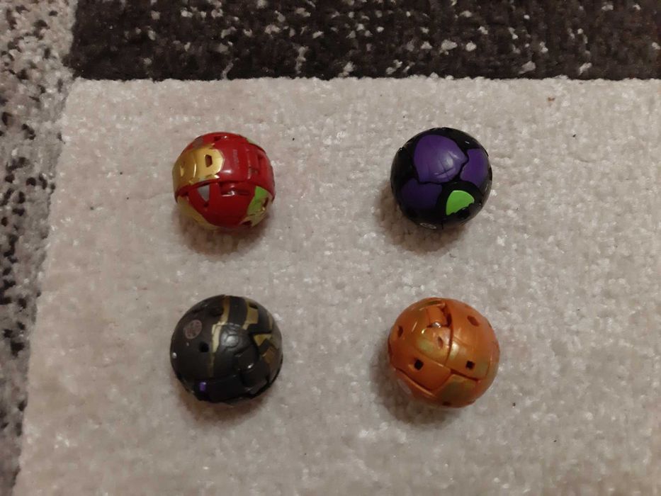 Lot 4 figurine bakugan