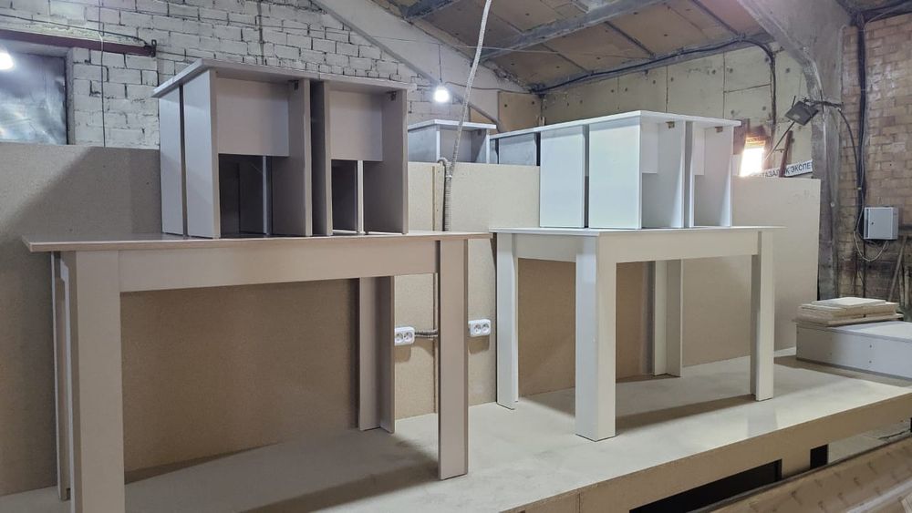 Стол, стулья, кухонный стол, табуретки